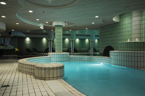 a large swimming pool in a large building at Vayamundo Oostende in Ostend