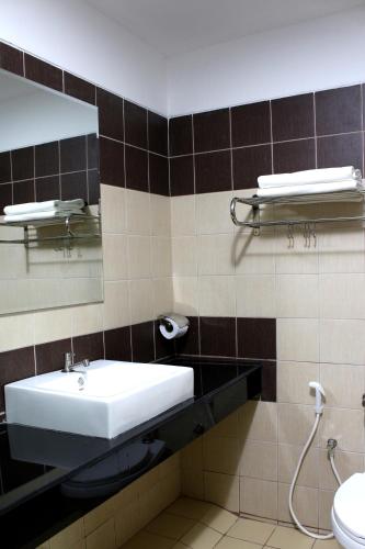 a bathroom with a sink and a mirror at Bangkok 68 in Bangkok