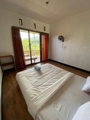 Ένα ή περισσότερα κρεβάτια σε δωμάτιο στο Dragonfly Senaru Lodge