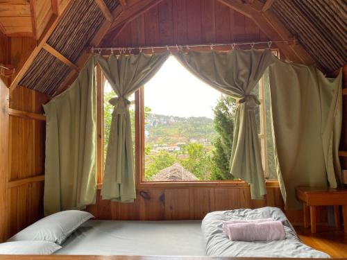 Кровать или кровати в номере Đà Lạt Củi Homestay