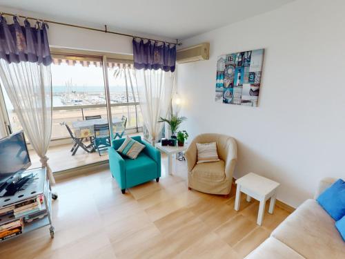 Bel appartement avec terrasse, piscine, parking et WiFi