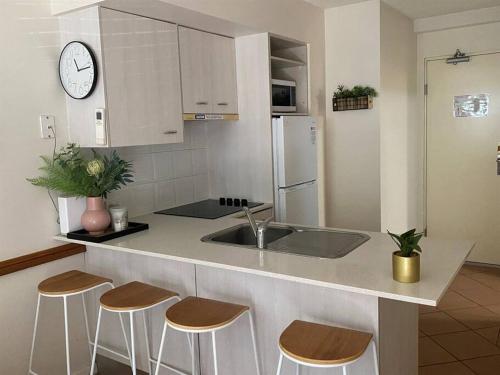 2 Bedroom Central Mooloolaba Resort with Pool, Spa, Mini Golf – Photos 4