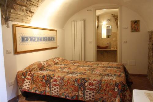 a bedroom with a bed and a bathroom at Apartments Aurora Delle Rose in Assisi