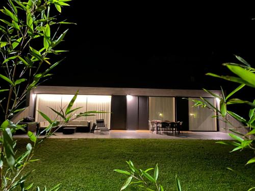 La Casa de Hierba - Casa de campo de diseño con jardín y wifi cerca de las playas de Llanes