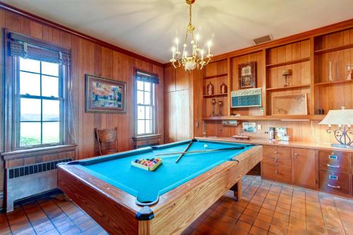 Biliár nebo kulečník v ubytování Bowling Green House with Shared Pool!