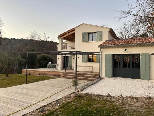 Budova, v ktorej sa vila nachádza
