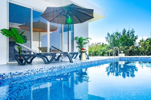 Πισίνα στο ή κοντά στο Crystal Villa Bayside