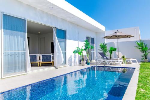 Πισίνα στο ή κοντά στο Crystal Villa Bayside