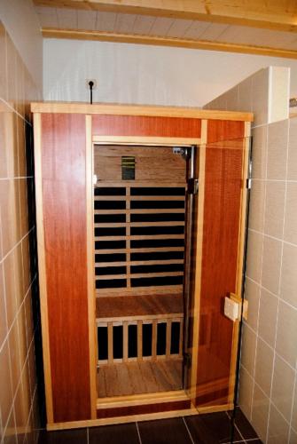 a bathroom with a wooden door with a window at Gîte Binnert Bader in Nothalten