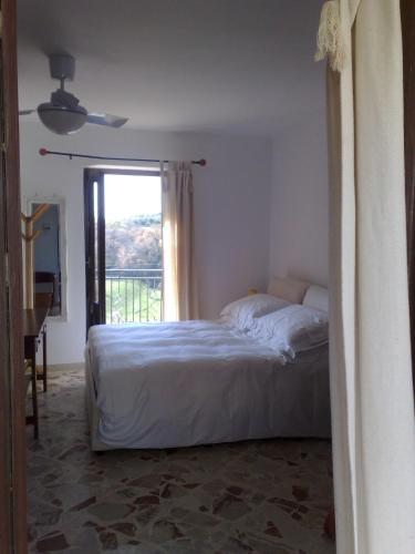 a bedroom with a bed and a window at La Locanda Di Cadì in Petralia Soprana