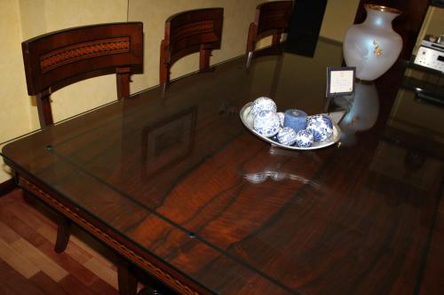 a glass table with a bowl of blue dishes on it at Villa Granada Motril in Motril