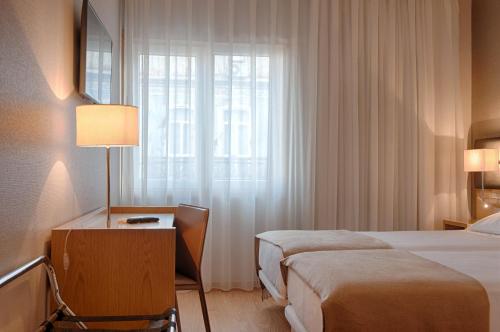 Postel nebo postele na pokoji v ubytování Hotel Oslo
