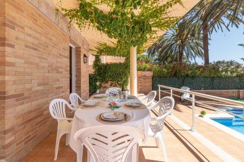 Apart-rent Villa Pani 0145 con piscina y amarre