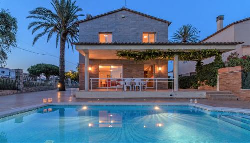 Apart-rent Villa Pani 0145 con piscina y amarre