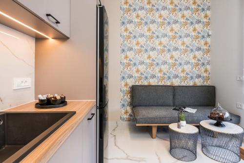 Dapur atau dapur kecil di Orama Luxury Apartments