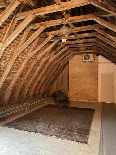 a room with a chair in the attic at L'Ancien Couvent Cahuzac in Cahuzac