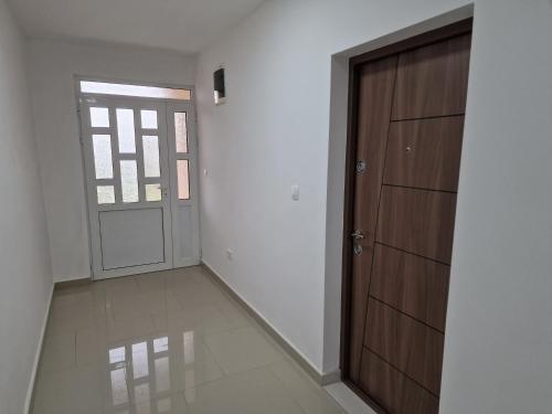 a room with a door and a hallway with a floor at Apartman Tološi in Podgorica