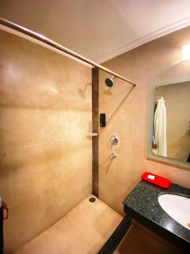 Ένα μπάνιο στο Status Business Hotel - Naveen Market