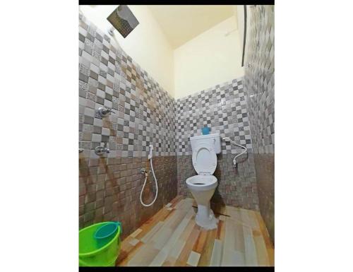 Ванная комната в Lodge Meghamallar, Bishnupur
