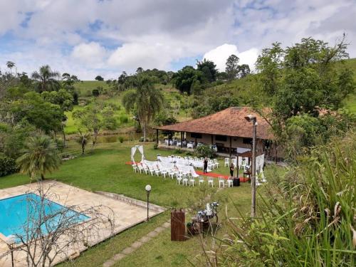 an image of a wedding reception at a resort at Sitio do Campo Fasan in Santa Isabel