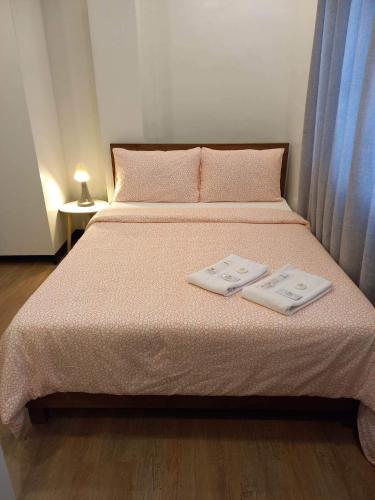 Postel nebo postele na pokoji v ubytování GLC SUITES