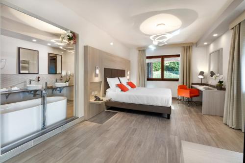 Postel nebo postele na pokoji v ubytování Bhotel