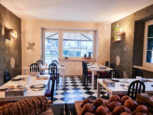 a restaurant with tables and chairs and a window at Albergo B&B Tenesi in Manerba del Garda