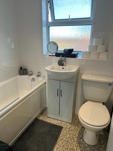 ห้องน้ำของ Stylish 2bed house in birmingham