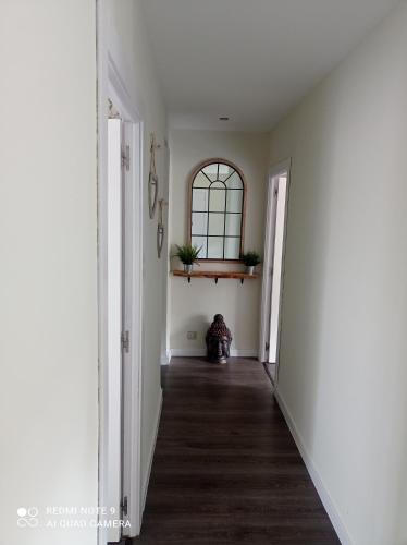 an empty hallway with a window in a house at Zapaterías in León