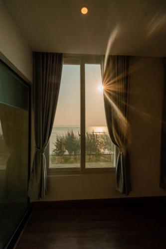 a room with a window with a view of the ocean at LÊ ĐOÀN HOTEL in Rach Gia