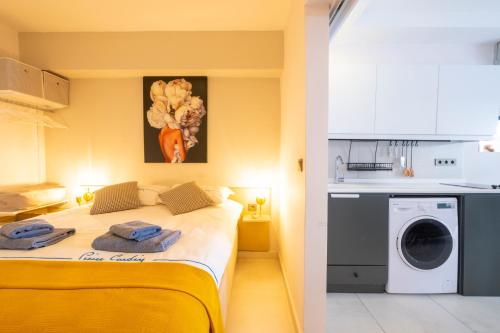 Ένα ή περισσότερα κρεβάτια σε δωμάτιο στο Ezgi's Apartment With Terrace in Marmaris