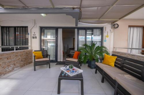 Χώρος καθιστικού στο Ezgi's Apartment With Terrace in Marmaris