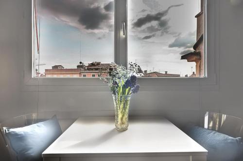 Gambar di galeri bagi enJoy Home - Mansarda nel cuore di Padova di Padova