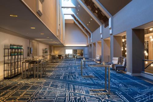 a lobby with tables and chairs on a blue carpet at Chicago Marriott Downtown Magnificent Mile in Chicago