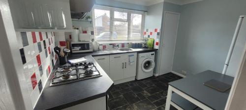 Gallery image of Rent Unique the Beeches 2bed in Crawley