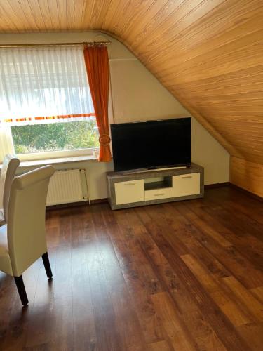 TV a/nebo společenská místnost v ubytování HausTanneneck