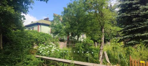 Bliss Garden Retreat House ZielonoMiにある庭