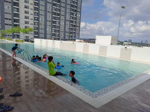 a group of people in a swimming pool at İmpiana Homestay near PUTRAJAYA, CYBERJAYA, Musliem Only,WIFI,Netflix in Kampung Dengkil