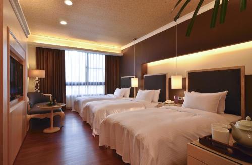 เตียงในห้องที่ Hotel Modern Puli