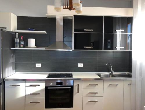 Seaview Apartment Vlora HPI - Image 11