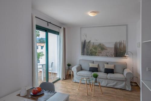 A seating area at Apartamentos Los Rosales