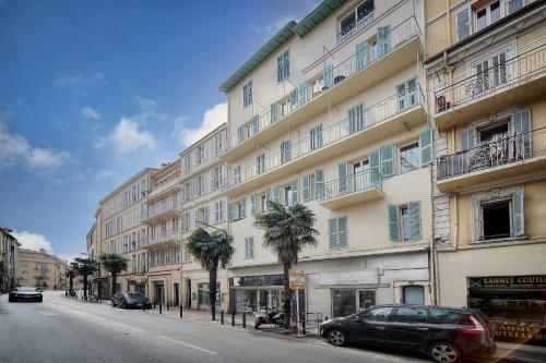Duplex 5 chambres PATIO, Clémenceau-CENTRE CANNES A5B003