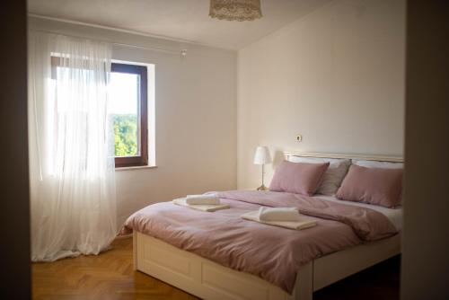 Ένα ή περισσότερα κρεβάτια σε δωμάτιο στο Villa Pearl in Stone