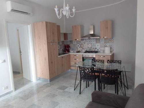 Suite in Città residenceにあるキッチンまたは簡易キッチン