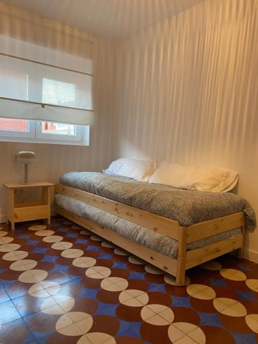 a bedroom with a bed and a window at Apartamento PC in Torrelavega