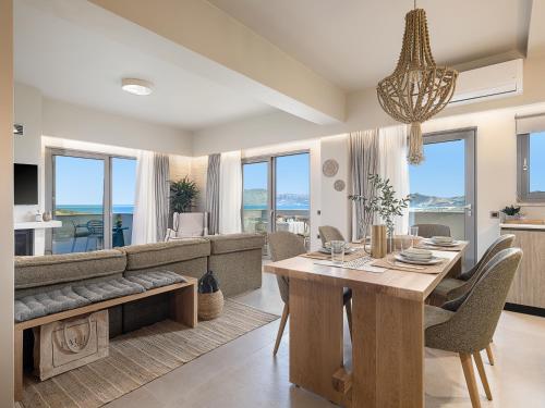 Emmanuel's Sea View Luxury Apartment