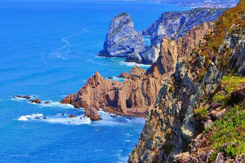 a view of the ocean and a rocky coastline at 4 Persoons Woning met Zwembad. Rustig gelegen. in Figueira e Barros