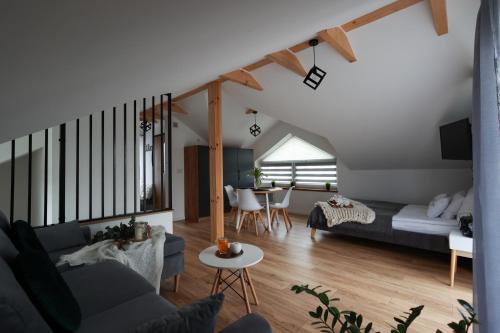 Posezení v ubytování RABA RESORT - Domki i Apartamenty pod Krakowem