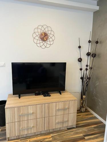 Μια τηλεόραση ή/και κέντρο ψυχαγωγίας στο Apartments and Rooms Lorena 236