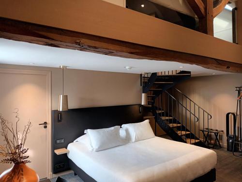 Ένα ή περισσότερα κρεβάτια σε δωμάτιο στο Hôtel Loysel le Gaucher